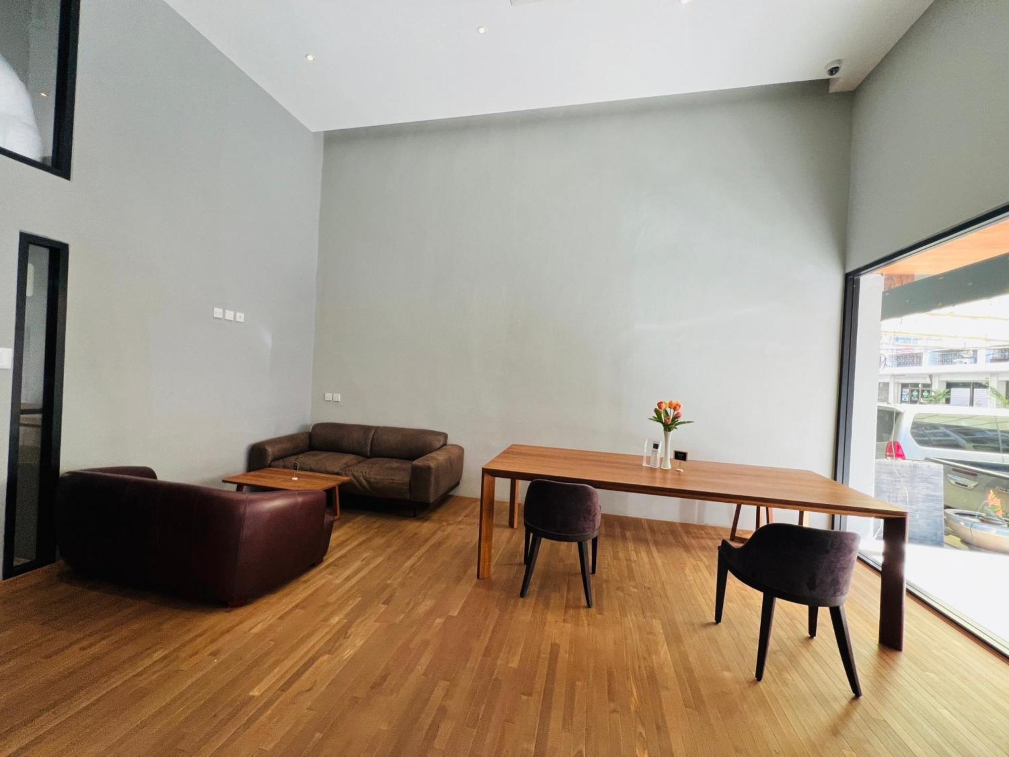 Woodstory Boutique Hotel Bangkok Exterior photo