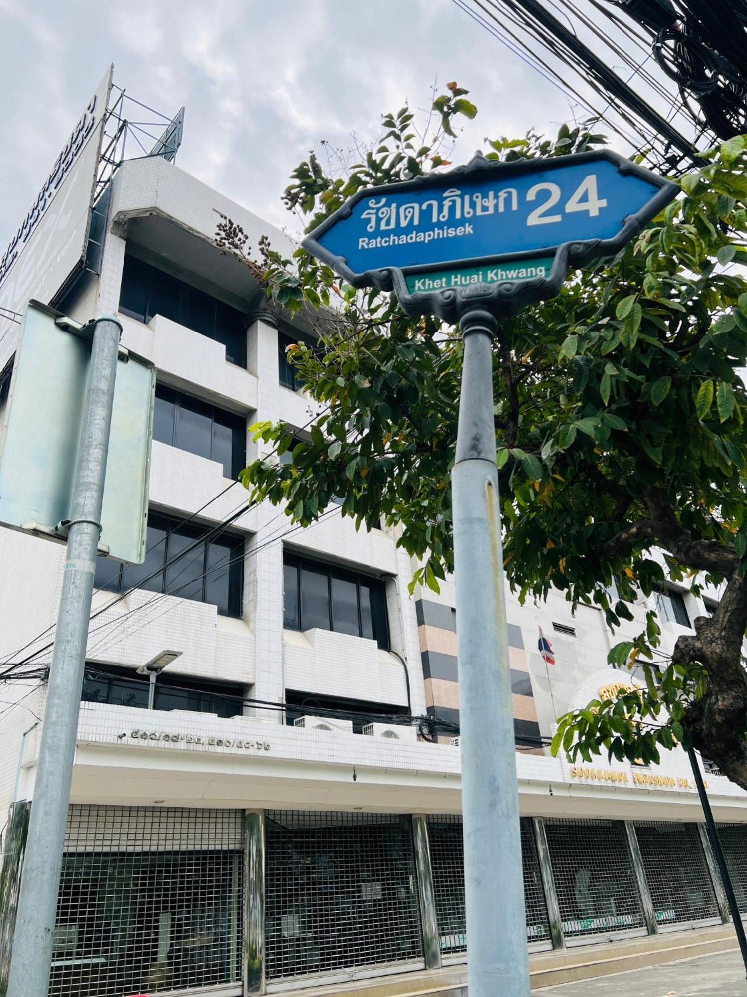 Woodstory Boutique Hotel Bangkok Exterior photo