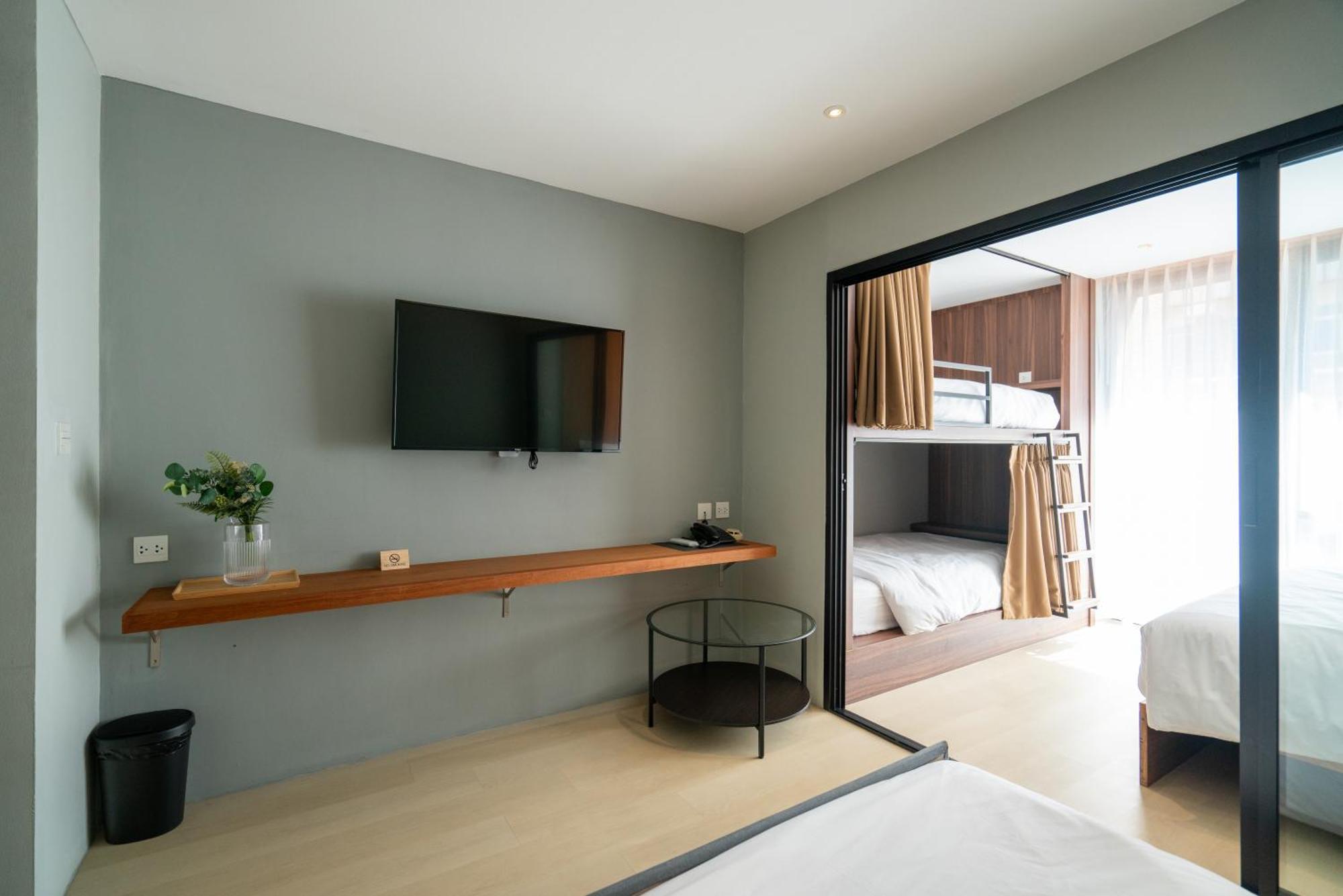 Woodstory Boutique Hotel Bangkok Exterior photo