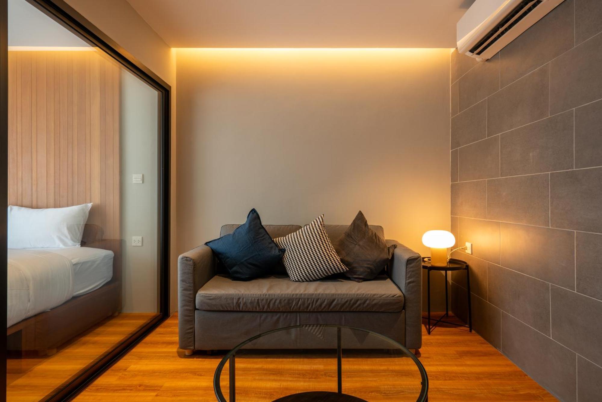Woodstory Boutique Hotel Bangkok Exterior photo