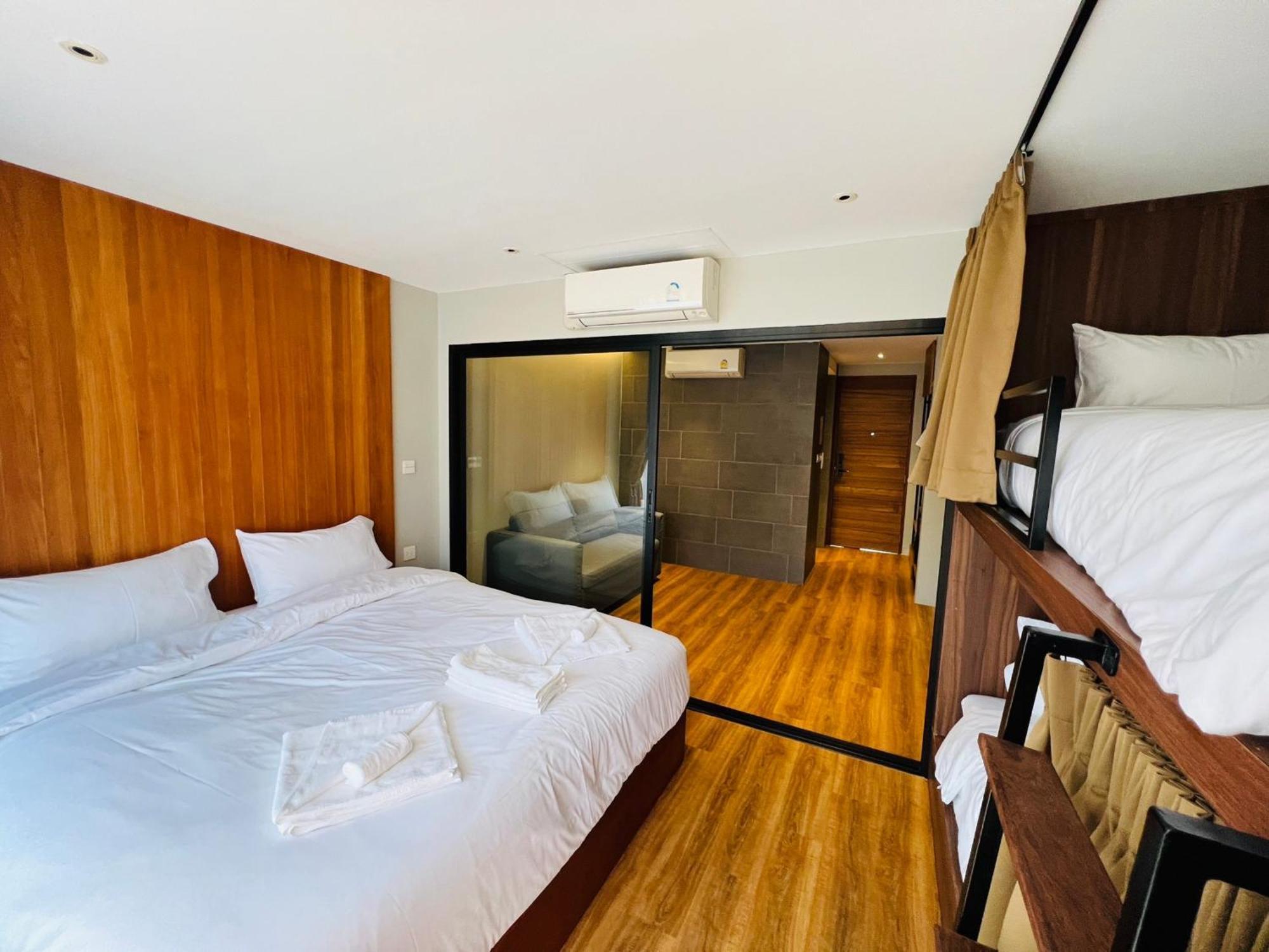 Woodstory Boutique Hotel Bangkok Exterior photo