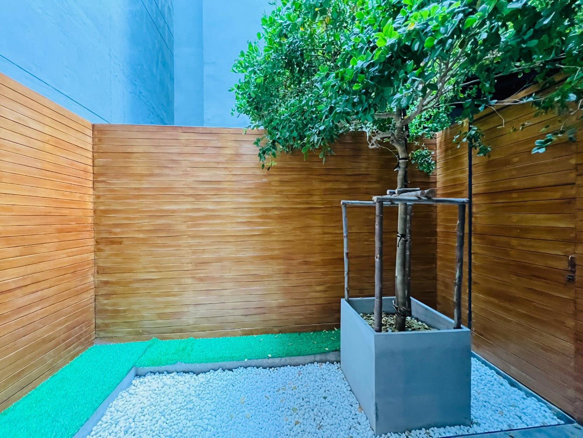 Woodstory Boutique Hotel Bangkok Exterior photo